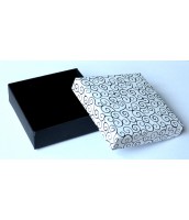 Darčeková krabička na šperky bielo-čierna s ornamentom - DKR54
